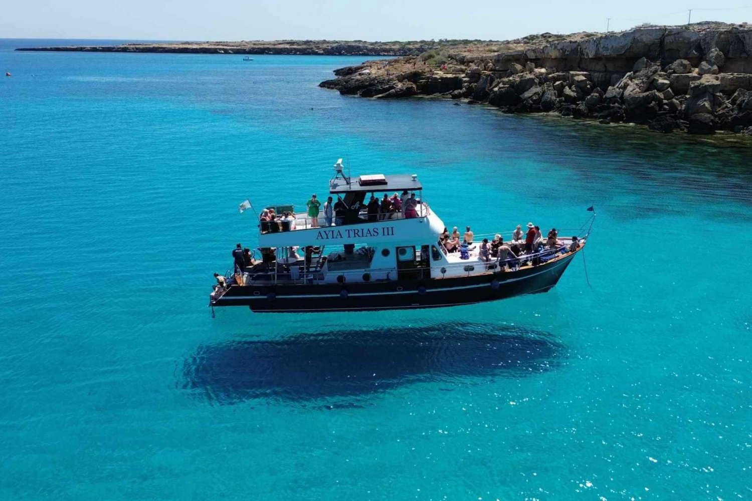 Protaras: Blue Lagoon Boat Cruise with Fully Stocked Bar