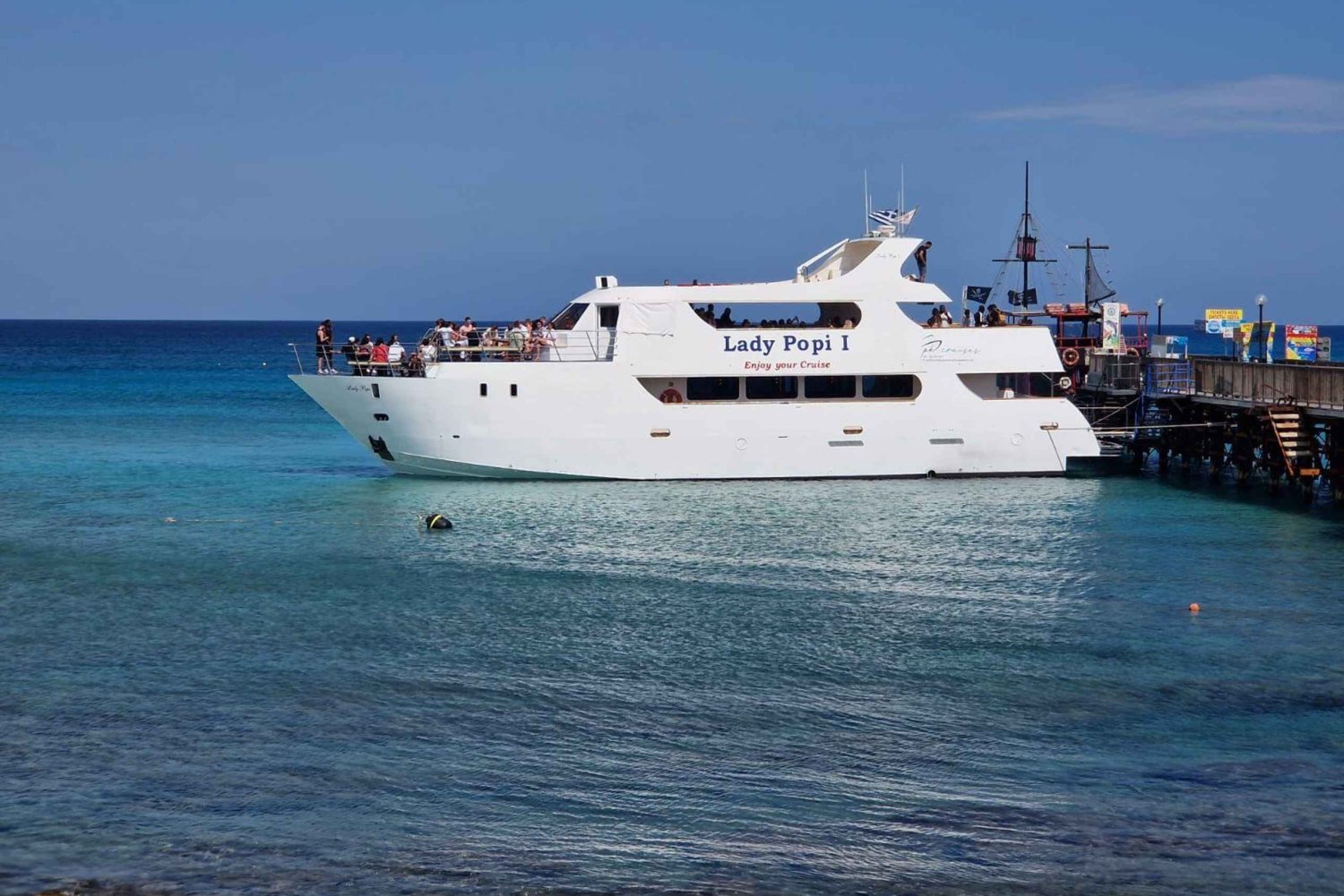 Protaras: cruzeiro de luxo com churrasco e transporte gratuito