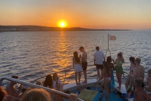 Protaras: Bådtur ved solnedgang til Turtle Cove og Den Blå Lagune