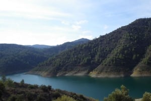 Walk around Pano Lefkara village and Lefkara lake