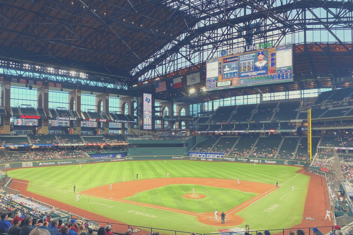 Даллас: бейсбольный матч Texas Rangers на стадионе Globe Life Field