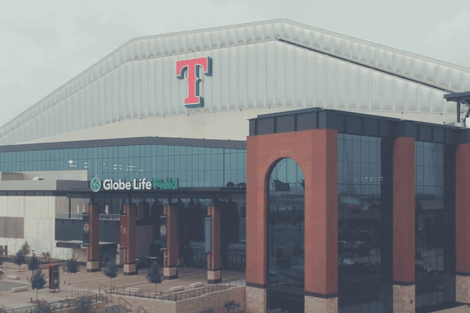 Даллас: бейсбольный матч Texas Rangers на стадионе Globe Life Field
