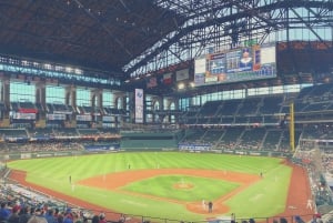 Даллас: бейсбольный матч Texas Rangers на стадионе Globe Life Field