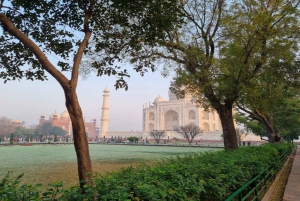 2 dagar Delhi och Agra Tour med bil med en godkänd guide