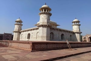 2 dagar Delhi och Agra Tour med bil med en godkänd guide