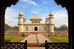 Tour della città di Agra e del Taj Mahal in 2 giorni con volo da Bangalore
