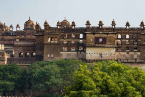 Eine Tagestour von Khajuraho, Orchha und Gwalior von Delhi aus in 5 Tagen