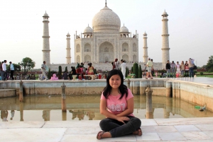 Agra: Tour panoramico di un giorno intero in auto con guida governativa