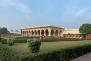 Agra: Tour privato panoramico di un giorno intero con guida in macchina