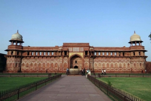 Agra: Privé Sightseeing Tour van een hele dag met gids per auto