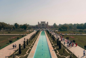 Agra: Tour privato panoramico di un giorno intero con guida in macchina