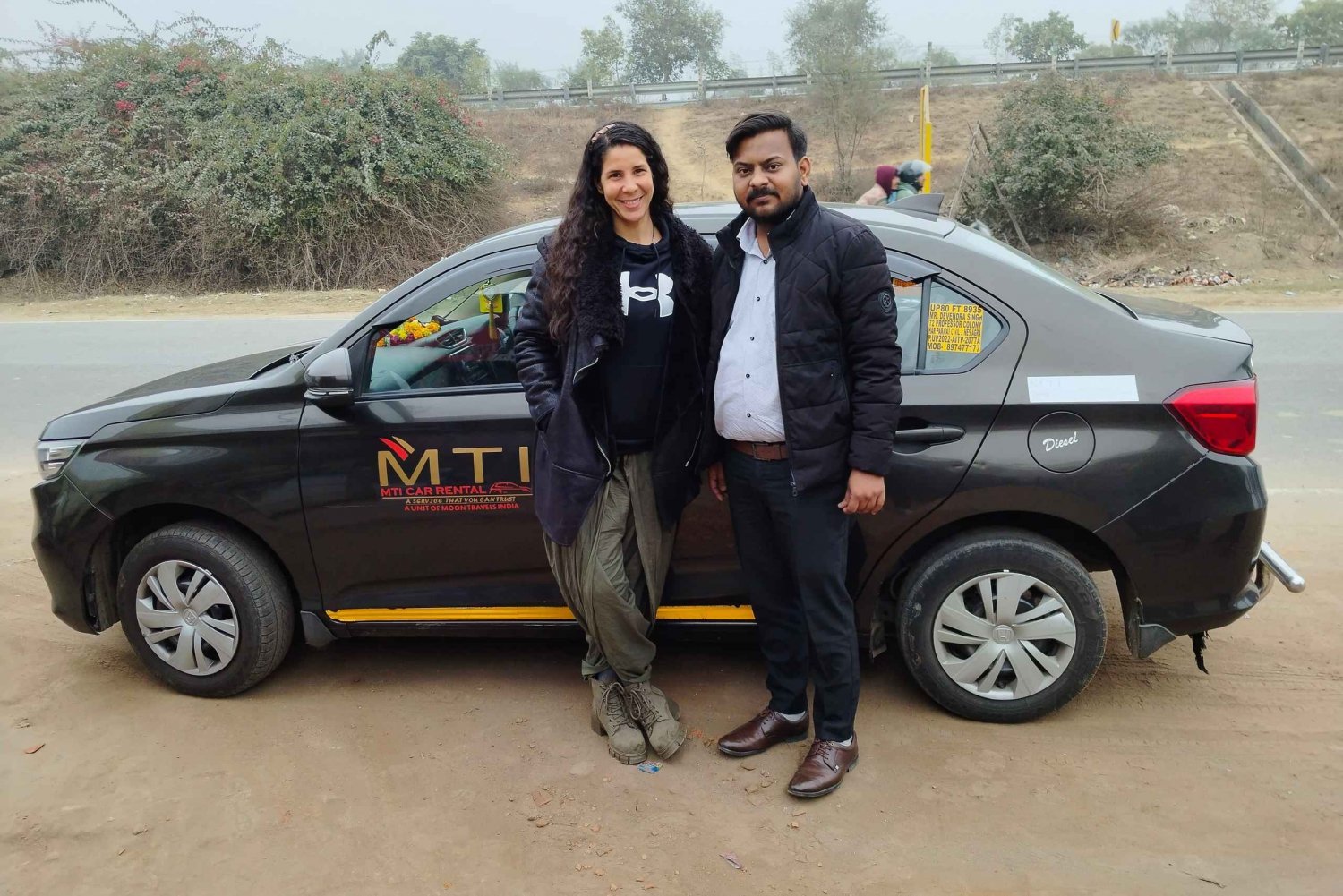 Agra: Privétaxi naar Delhi met optionele luchthaventransfer