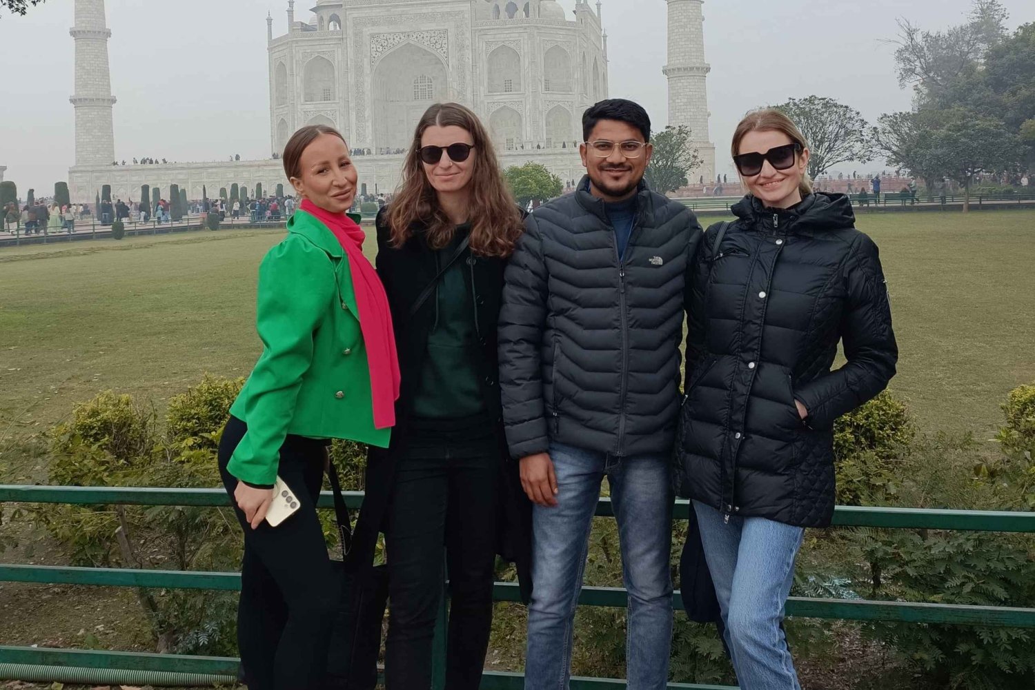 Agra: tour guidato del Taj Mahal e del mausoleo con ingresso prioritario