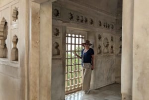 Agra: Taj Mahal Guided Tour with Skip-the-Line Tickets