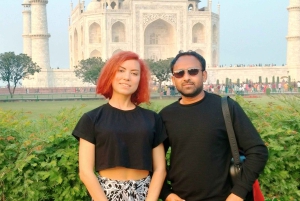 Agra: Taj Mahal -opastettu kierros ilman jonotusta, valinnaisilla lisäpalveluilla