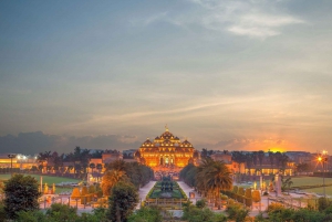 New Delhi: Akshardham-tempelet med musikalsk lys og fontene