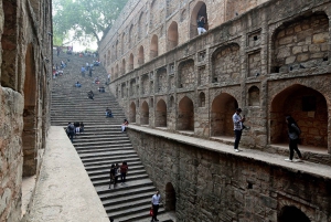 Akshardham-temppeli ja salainen Agrasen Baoli -kävelykierros