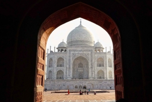 Privat omvisning med alt inkludert i Taj Mahal og Agra med transport