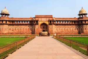 All-Inclusive Taj Mahal and Agra Private Tour with Transfers