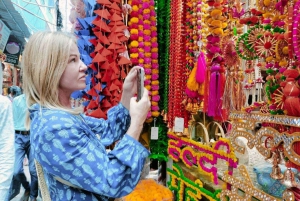 Delhi : Customized Shopping Tour with Female Consultant