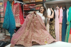 Delhi : Customized Shopping Tour with Female Consultant