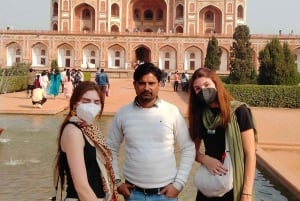'Unforgettable Delhi : Iconic Landmarks & Hidden Gems'.
