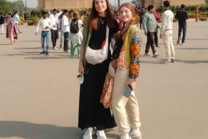 'Unforgettable Delhi : Iconic Landmarks & Hidden Gems'.