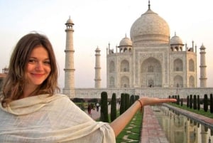 デリー：高級車で行くデリー＆タージマハル2日間プライベートツアー