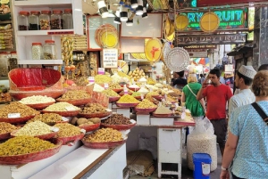 デリー、アグラ、ジャイプルのゴールデン・トライアングルを巡る数日間の旅とサファリをお楽しみください