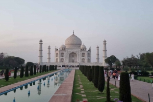 Delhi: Agra Mathura Vrindavan Sightseeing Tour mit Mittagessen