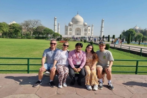 Delhi: Agra Mathura Vrindavan Sightseeing Tour mit Mittagessen