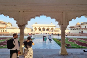 Delhi: Agra Mathura Vrindavan Sightseeing tour with Lunch