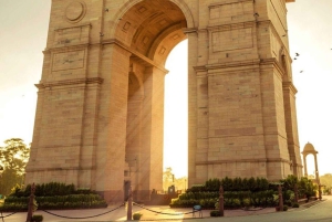 Deli: traslado do aeroporto para o hotel ou para a cidade em SUV premium