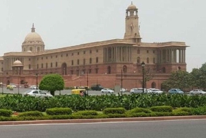 Deli: traslado do aeroporto para o hotel ou para a cidade em SUV premium