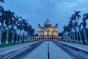 Delhi: Akshardham Temple, India Gate & Safdarjung Night Tour