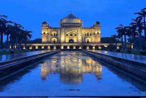 Delhi: Akshardham Temple, India Gate & Safdarjung Night Tour