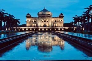 Delhi: Akshardham Temple, India Gate & Safdarjung Night Tour