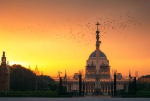 デリー：アクシャールダーム寺院、インド門＆サフダルジャングナイトツアー