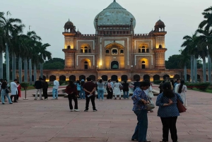 デリー：アクシャールダーム寺院、インド門＆サフダルジャングナイトツアー