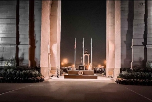 デリー：アクシャールダーム寺院、インド門＆サフダルジャングナイトツアー