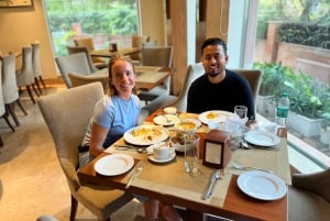 Delhi: Wycieczka samochodowa do świątyni Akshardham z pokazem wodno-świetlnym