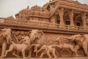 Delhi: Wycieczka samochodowa do świątyni Akshardham z pokazem wodno-świetlnym