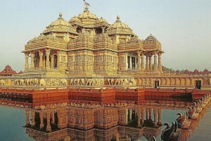 Delhi: Wycieczka samochodowa do świątyni Akshardham z pokazem wodno-świetlnym