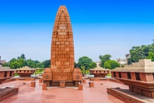 Delhi: Amritsar 2-Day Tour with Golden Temple & Wagah