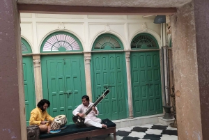 Delhi: Art Tour with Indian Classical Music & Dance