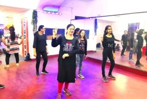Delhi: Bollywood Dance Classes Tour