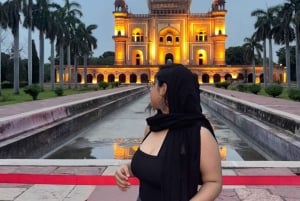 Deli à noite: passeio privado de 3 horas em carro de luxo