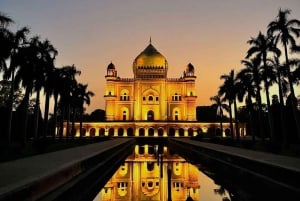 Deli à noite: passeio privado de 3 horas em carro de luxo