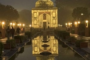 Deli à noite: passeio privado de 3 horas em carro de luxo