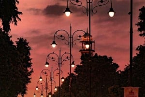 Deli à noite: passeio privado de 3 horas em carro de luxo